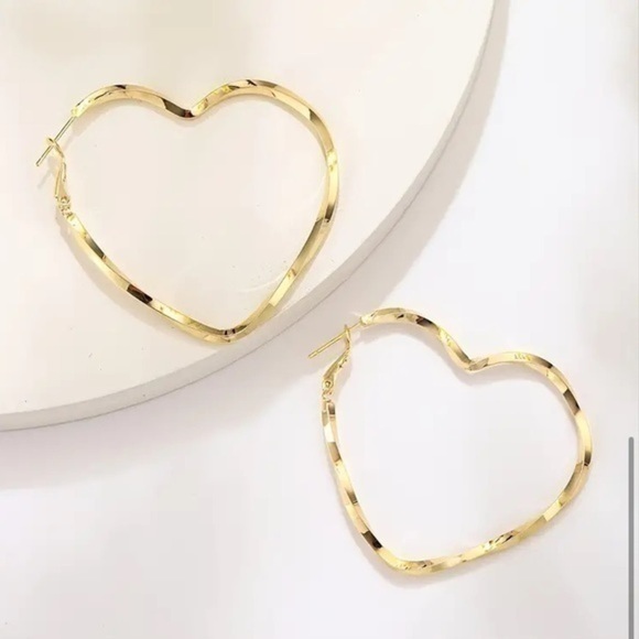 Jewelry - New! Luxury 14k Gold Twist Heart Earrings